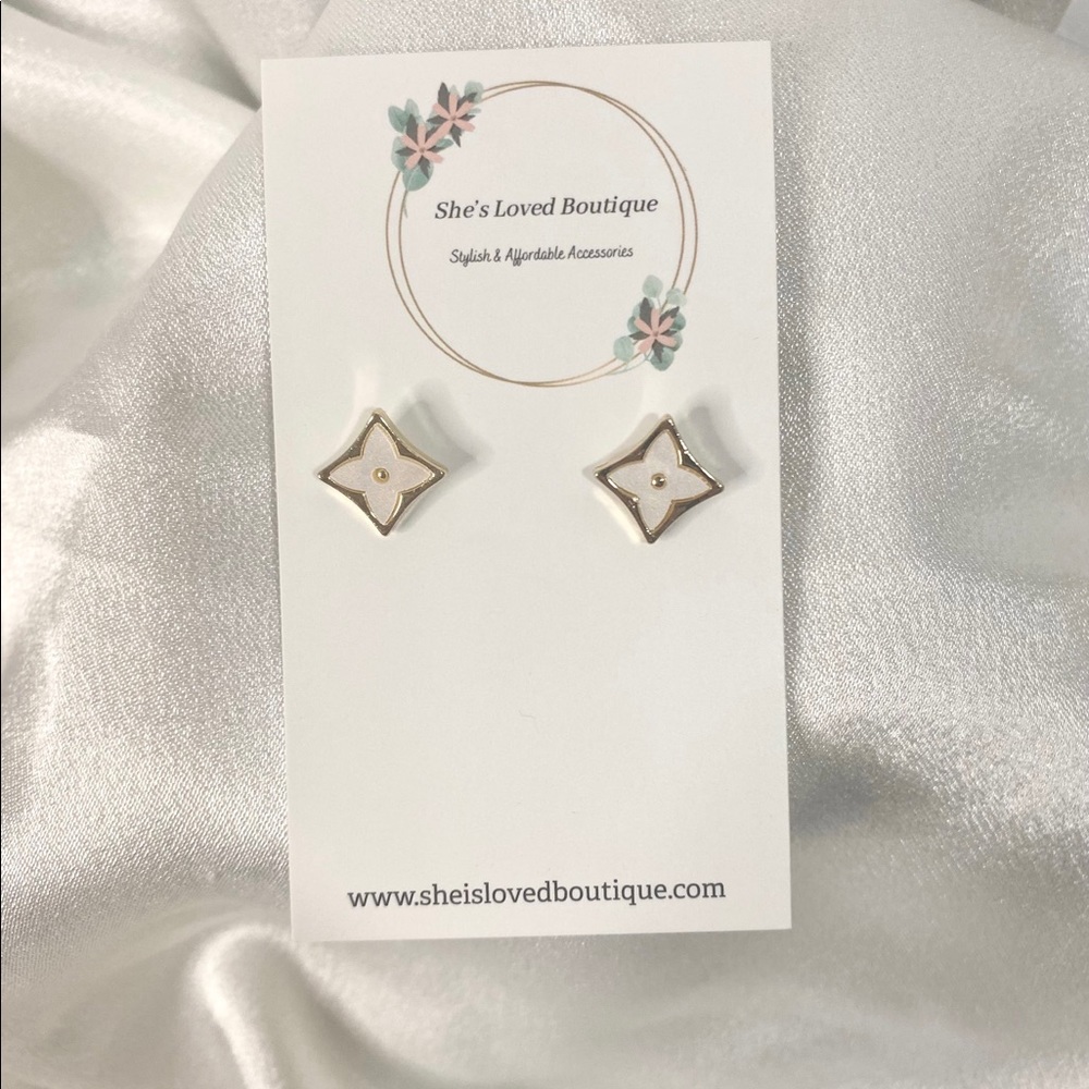 NWT Beautiful Earrings 925 silver posts